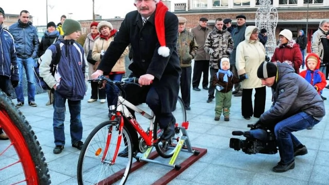 Tczew - Rowerowa choinka i czarno-biała lokomotywa - wideorelacja z otwarcia