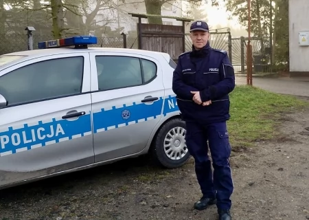 Tczew - Podjęli heroiczną walkę z czasem. 33-latek w tonącym samochodzie już nie oddychał...