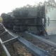 Tczew - Autostrada A1 - chłodnia z ogórkami utrudnia przejazd