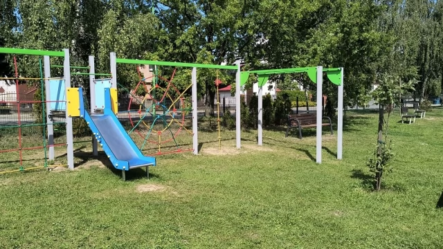 Tczew - Place zabaw na Górkach z nowymi urządzeniami zabawowymi
