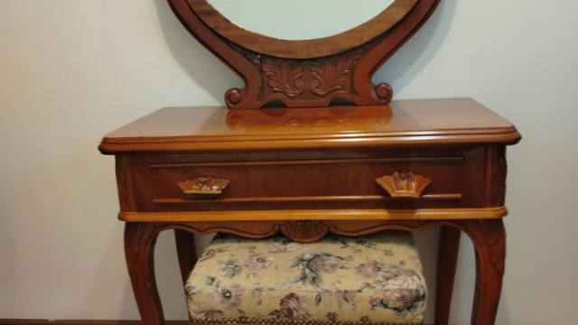 Tczew - Elegancka toaletka ludwikowska z lustrem i taboret