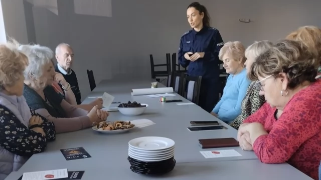 Tczew - Ostrzegali seniorów przed oszustami na BLIKa