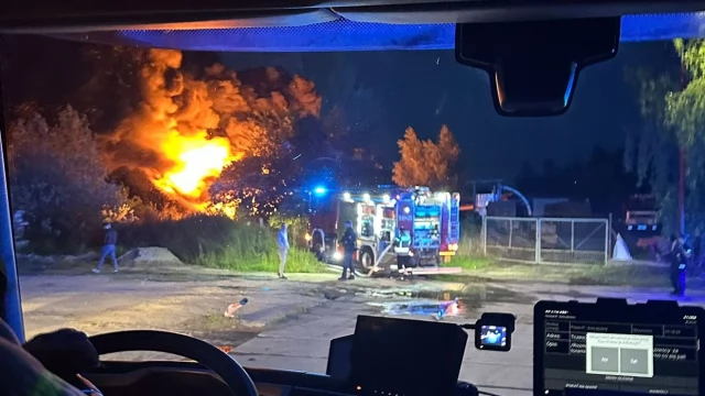 Tczew - Płonęły stare opony - strażacy opanowali pożar