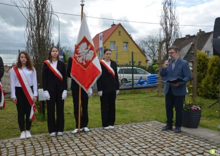 Tczew - "Pamięci nie da się zakopać w dołach". Upamiętnili ofiary Zbrodni Katyńskiej