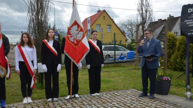Tczew - "Pamięci nie da się zakopać w dołach". Upamiętnili ofiary Zbrodni Katyńskiej