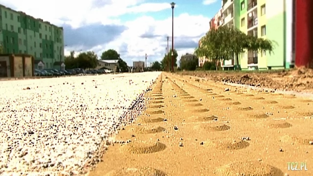 Tczew - Łącznik na ul. Topolowej. Podkłady betonowe, drewniane? Sprawdzamy, o co chodzi
