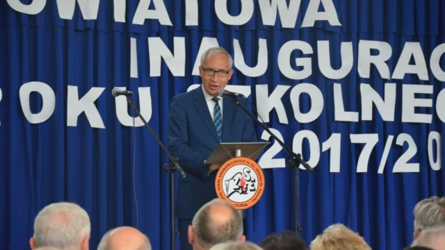 Tczew - Powiatowa inauguracja roku szkolnego. "Ta reforma była odpowiedzią na oczekiwania społeczne"
