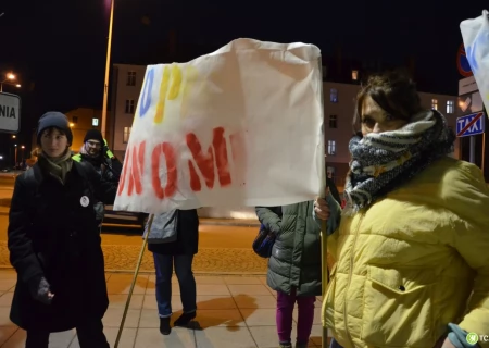 Tczew - Antywojenna demonstracja przeszła ulicami Tczewa