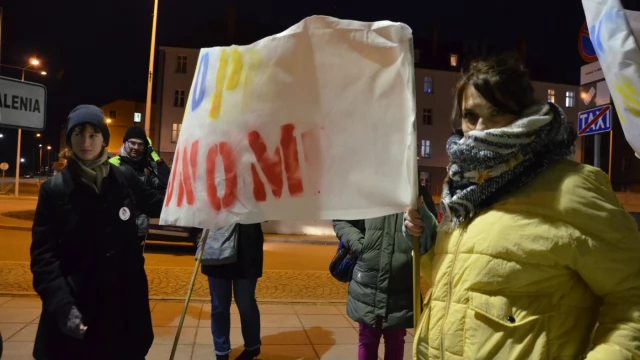 Tczew - Antywojenna demonstracja przeszła ulicami Tczewa