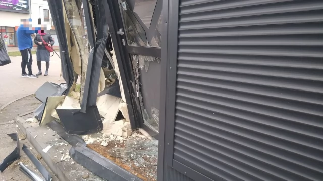 Tczew - Ciągnikiem w kwiaciarnię. Groźna kolizja na Gdańskiej