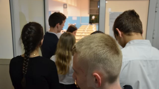 Tczew - W cieniu strajku ruszyły egzaminy gimnazjalne