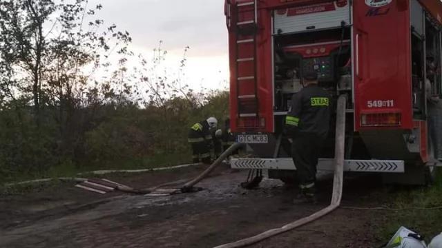 Tczew - 20 zastępów gasiło pożar w Knybawie