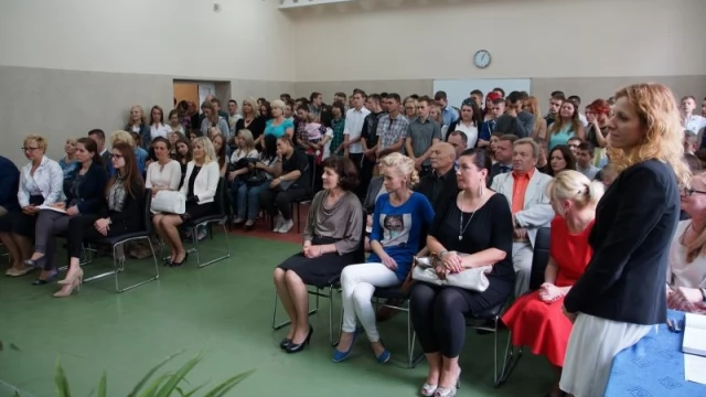 Tczew - Zakończenie roku w szkołach tczewskiego CKZ "Nauka". Czerwone Paski na świadectwach absolwentów