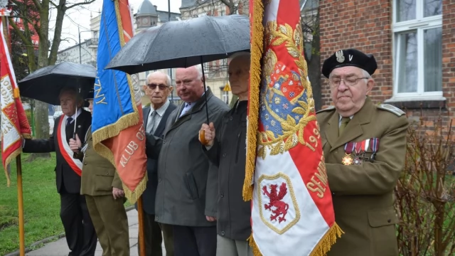 Tczew - Saperzy, którzy zginęli przy rozminowywaniu Tczewa, upamiętnieni