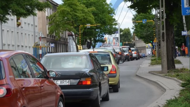 Tczew - Ruch wahadłowy przy budowie ronda i... w mieście "gęsto"