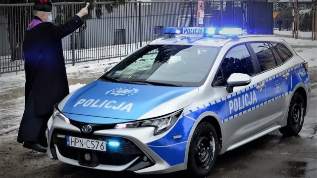 Tczew - Dzielnicowi cieszą się z nowego radiowozu