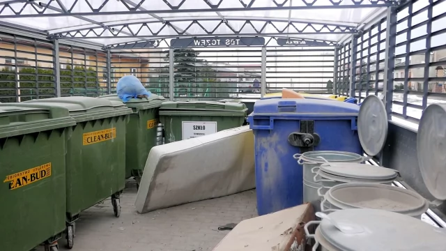Tczew - Osiedle Staszica. Nowe kojce na śmieci. Koniec z problemem podrzucania?