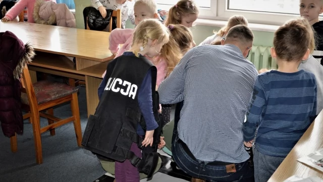 Tczew - Przedszkolaki z wizytą na komendzie