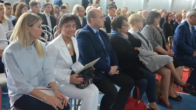 Tczew - Powiatowa inauguracja roku szkolnego. "Ta reforma była odpowiedzią na oczekiwania społeczne"