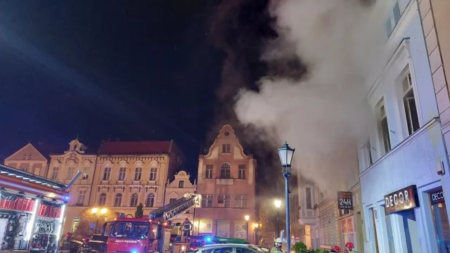 Tczew - Pożar na placu Hallera! Trzy osoby trafiły do szpitala [FOTO, WIDEO]