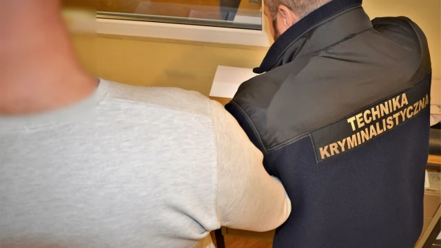 Tczew - Zabezpieczone narkotyki i 6 nielegalnych automatów - wspólne działania policji i celników