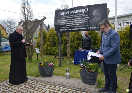 Tczew - "Pamięci nie da się zakopać w dołach". Upamiętnili ofiary Zbrodni Katyńskiej