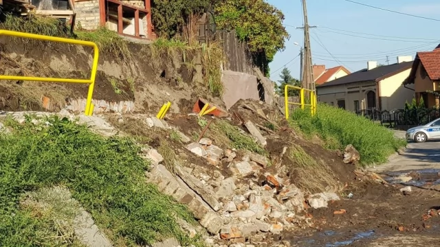 Tczew - Gniew. Nadzór budowlany na miejscu osuwiska
