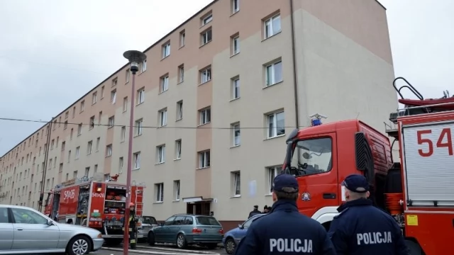 Tczew - Policja sprawdza, czy do pożaru na Saperskiej nie przyczyniły się osoby trzecie