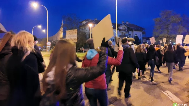 Tczew - Tczewianki i tczewianie ponownie wyszli na ulice #StrajkKobiet (WIDEO)