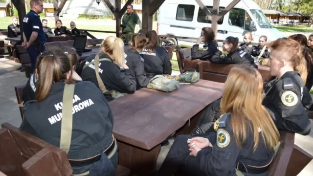Tczew - Policjanci spotkali się z uczniami klas mundurowych