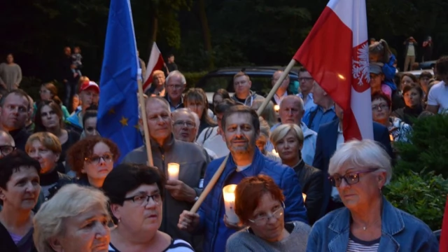 Tczew - Łańcuch światła z Tczewa w obronie niezależnych sądów 