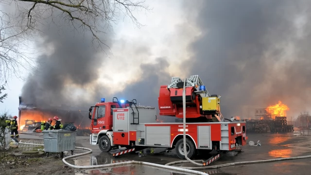 Tczew - Poważny pożar w Zajączkowie Tczewskim. Kilkanaście zastępów straży na miejscu