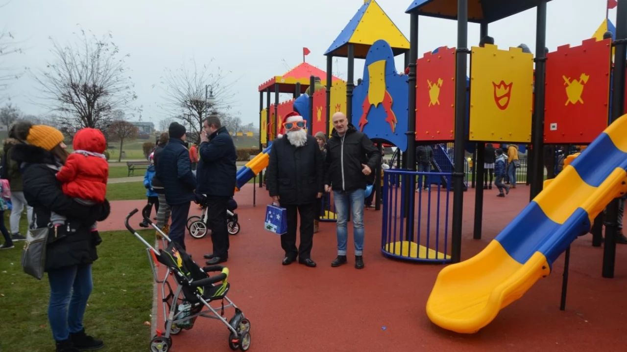 Tczew - Dzieci z Tczewa dostały na Mikołajki plac zabaw