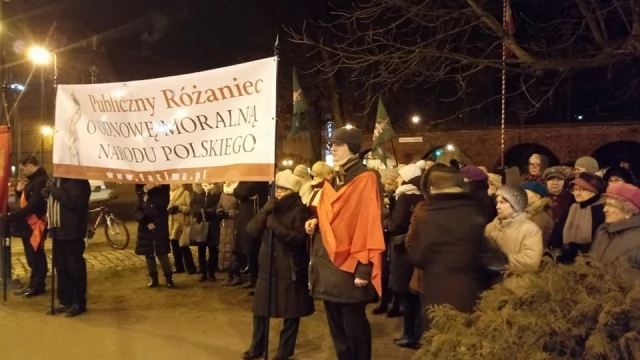 Tczew - Sprzedam opony 235/45/18