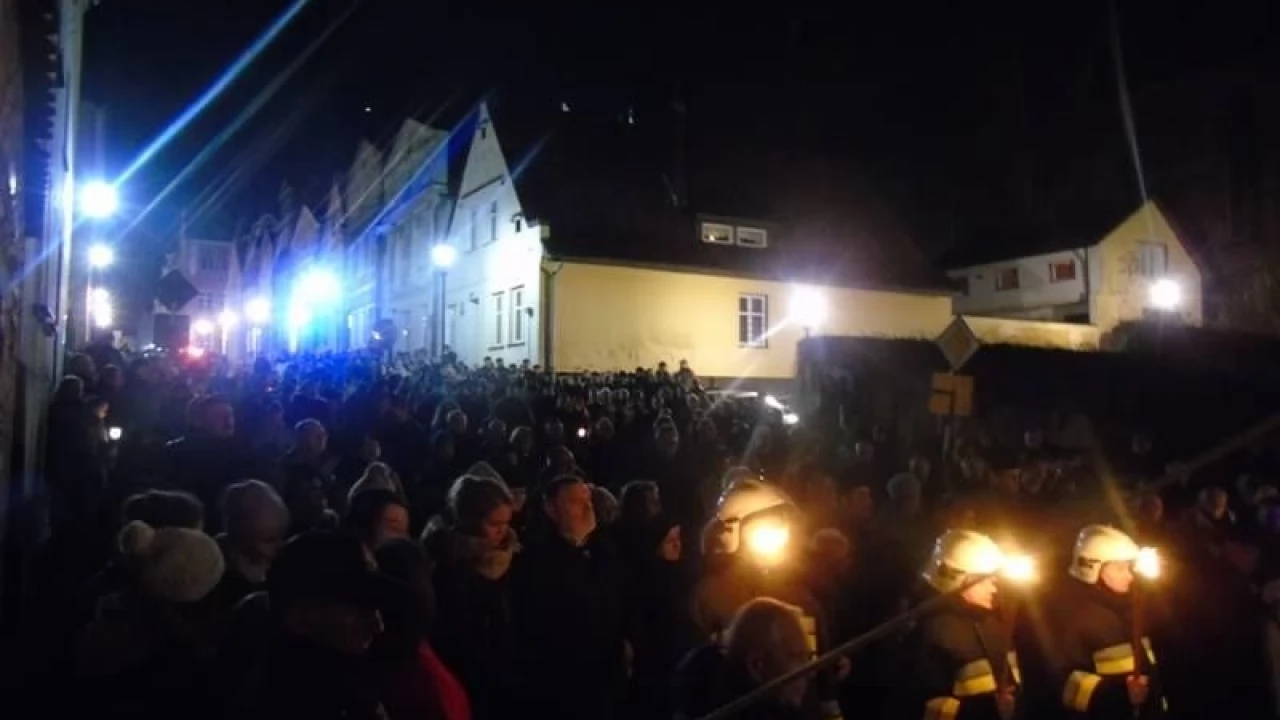 Tczew - Droga krzyżowa na Starym Mieście. Tłumy tczewian na ulicach