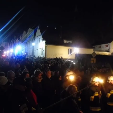 Tczew - Droga krzyżowa na Starym Mieście. Tłumy tczewian na ulicach