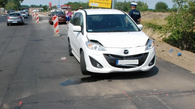 Tczew - 35-latka mazdą najechała na tył opla. Ranna 12-letnia pasażerka