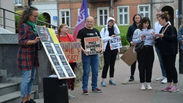Tczew - "Ani jednej więcej". Demonstracja Strajku Kobiet w Tczewie