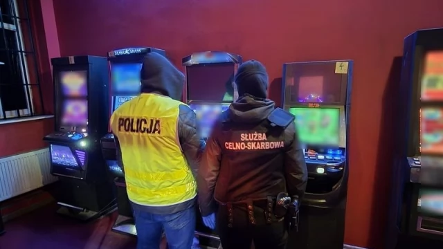 Tczew - Policjanci, KAS i strażacy uderzyli w nielegalny hazard