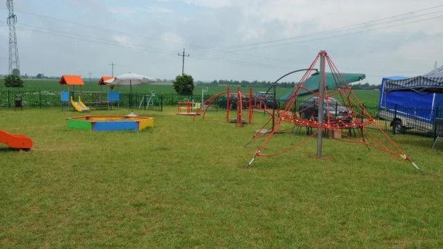 Tczew - W Zajączkowie cieszą się z nowego placu zabaw