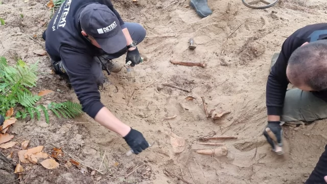 Tczew - Ludzkie kości i granat w lesie pod Gniewem