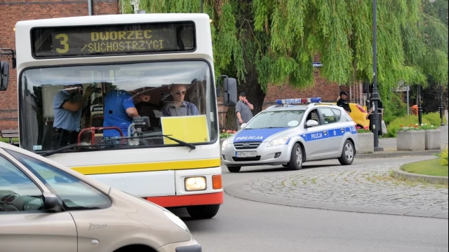 Tczew - Atak terrorystyczny na autobus - negocjacje przed ratuszem