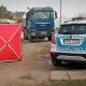 Tczew - Policjanci pracowali na miejscu śmiertelnego potrącenia pieszego przez śmieciarkę