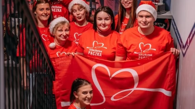 Tczew - "Szlachetna paczka". Piłkarki Pogoni pomocnicami Mikołaja