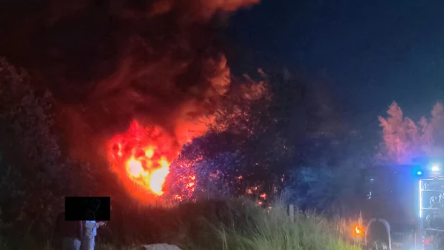 Tczew - Kłęby czarnego dymu nad Tczewem - trwa akcja gaśnicza