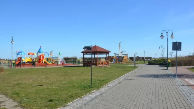 Tczew - Puste skwery i place zabaw. Większość tczewian została w domu, ale niektórzy nie posłuchali