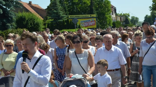Tczew - Boże Ciało. Wierni na ulicach Tczewa