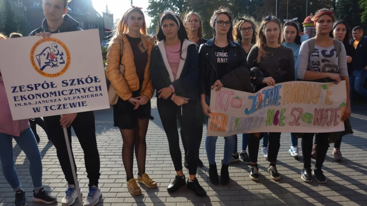 Tczew - Manifest przeciwko marnowaniu jedzenia w Tczewie