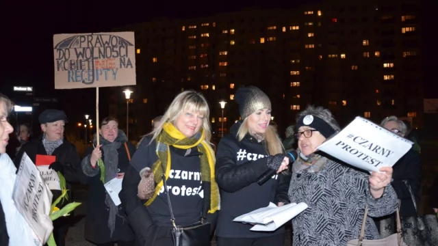 Tczew - Gorąco na Czarnym Proteście. Narodowcy usiłowali zakłócić kobiecą pikietę