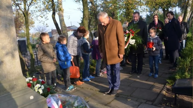 Tczew - Upamiętnili jeńców wojennych pochowanych na Suchostrzygach
